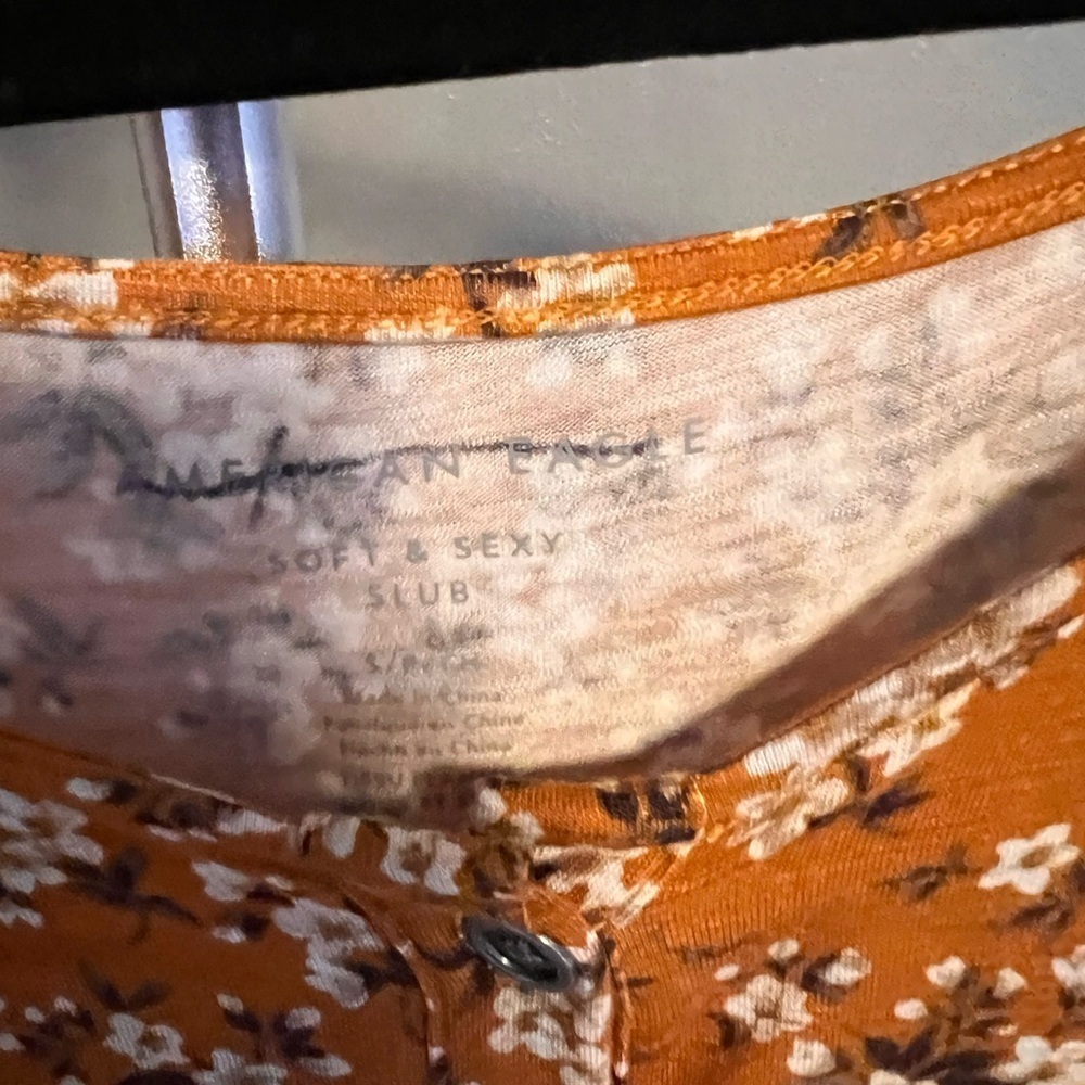AE top Bundle & save 30% off 2+ items - Picture 8 of 8